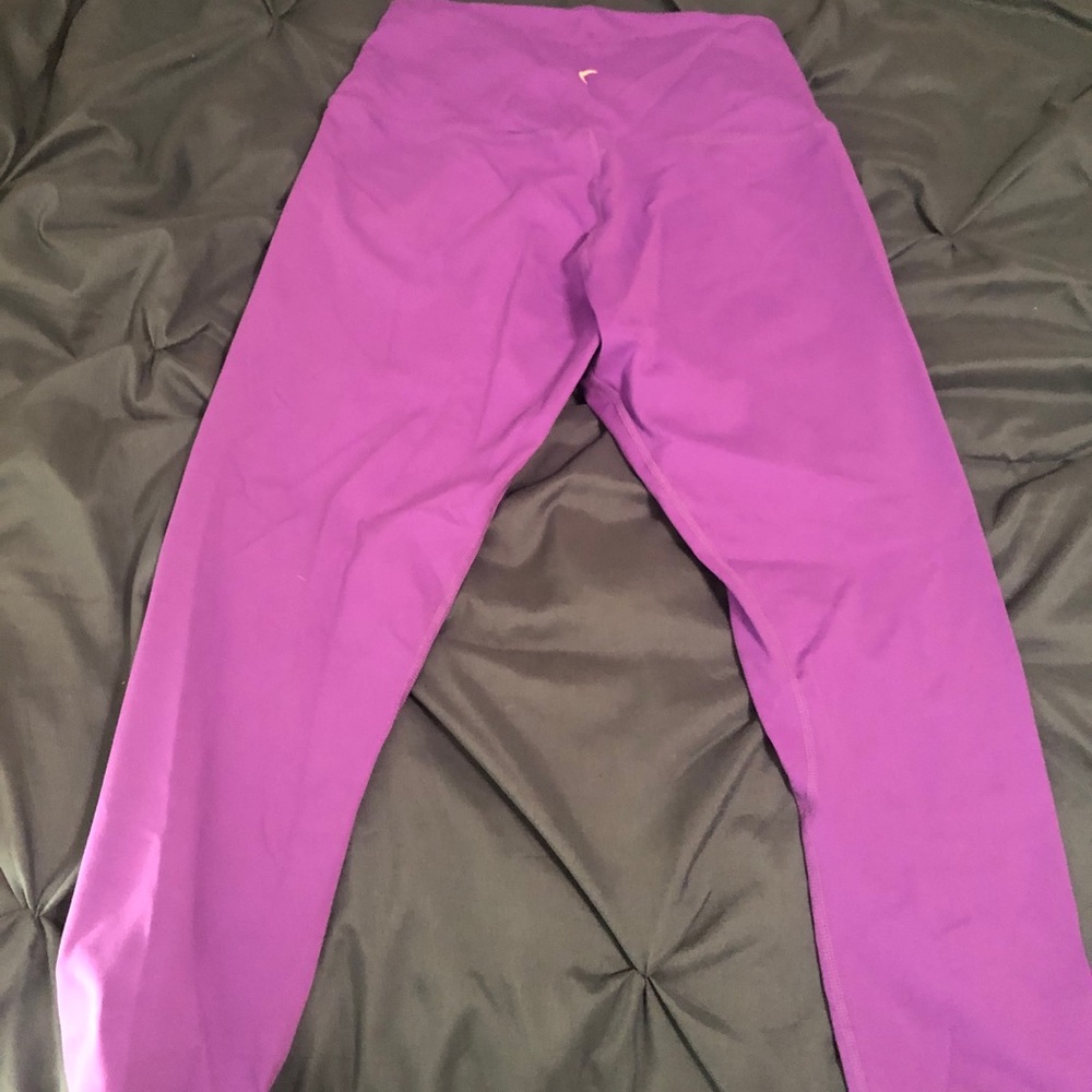 Zyia Active Light n’ Tight purple capris